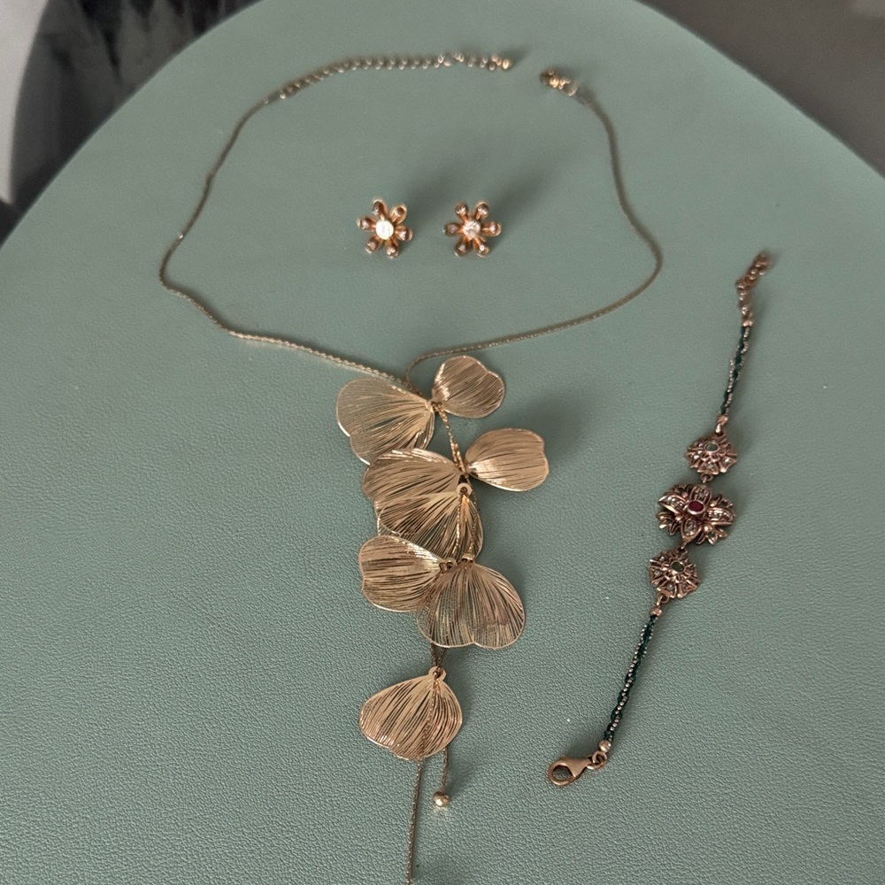 Pompeii3 Gold plated Floral Necklace Set